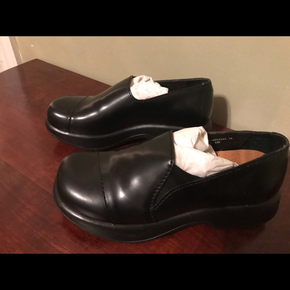 Dansko Kyra Cabrio Black Leather Clogs 8/38